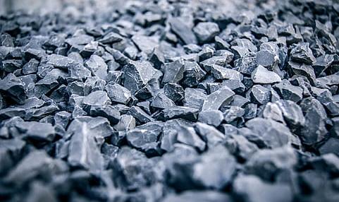 疫情影响下 2月汽车产销量环同比大幅下降八成左右